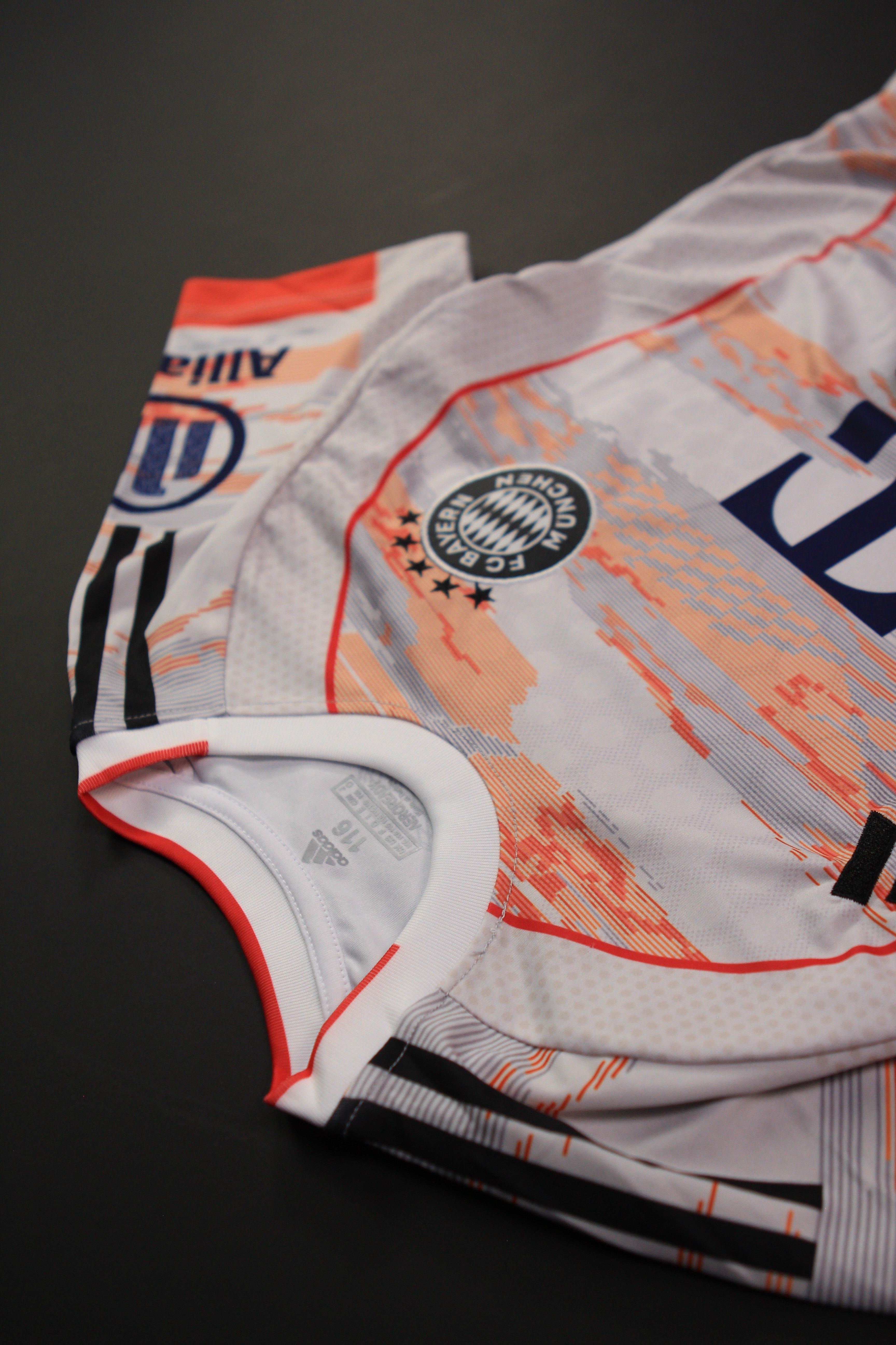 Tenue de foot Bayern (MUSIALA)
