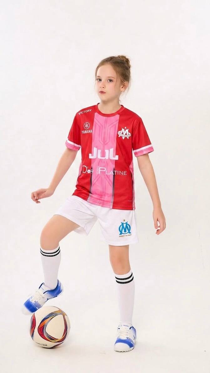 Tenue édition spéciale OM x JUL (NINETTA).